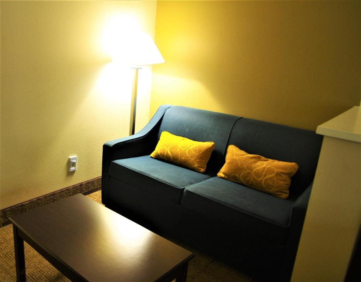Comfort Suites Tulare Exterior photo